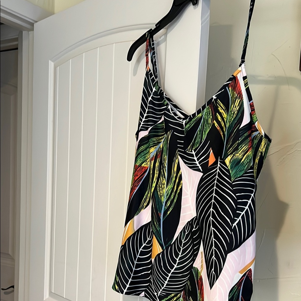 Vibrant Leaf Pattern Tank Top - Picture 2 of 5